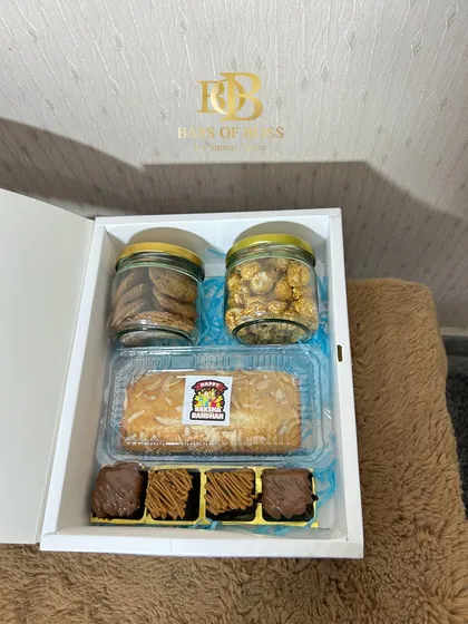 An open-box view of the Rakhi hamper, displaying the variety of treats inside, from the vanilla almond dry cake to the crunchy caramel popcorn.