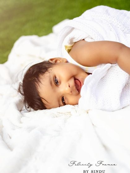 A peek-a-boo moment from under the blanket during an outdoor session. These playful shots are always a favorite.