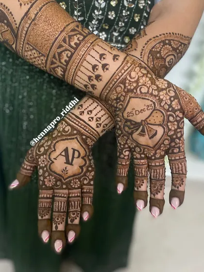 A simple and elegant back-hand design perfect for an engagement or for the minimalist bride. We included the couple's initials and their wedding date, making it both personal and chic.