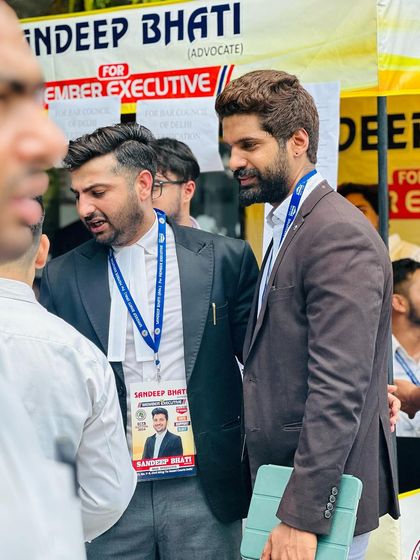 In conversation with a fellow lawyer during my campaign at Tis Hazari.