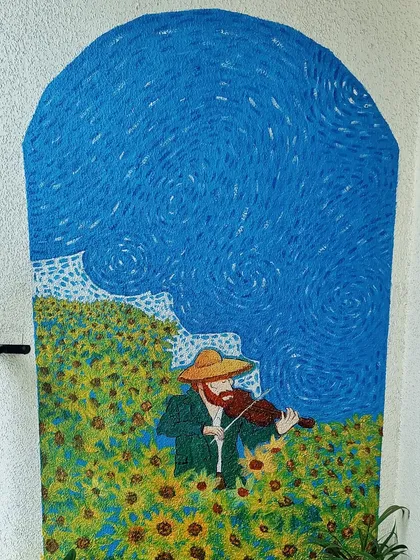 I transformed a simple balcony wall into a field of sunflowers with this Van Gogh-inspired mural. It's a perfect example of how art can bring color and a specific artistic style to your outdoor spaces.