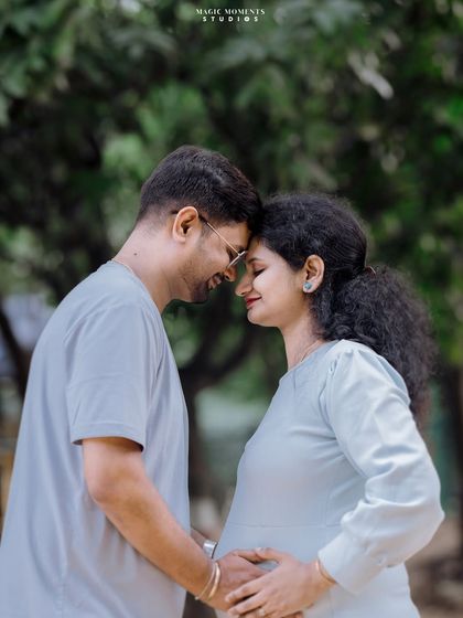 Forehead to forehead, sharing a quiet moment. This pose is perfect for capturing the deep connection and shared dream of soon-to-be parents during their outdoor shoot.