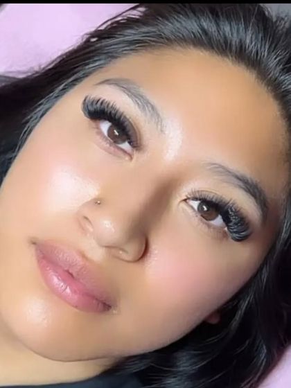 This client chose a beautiful volume set that opens up her eyes. The lashes are longer towards the center, creating a bright, doll-eye effect that looks stunning.