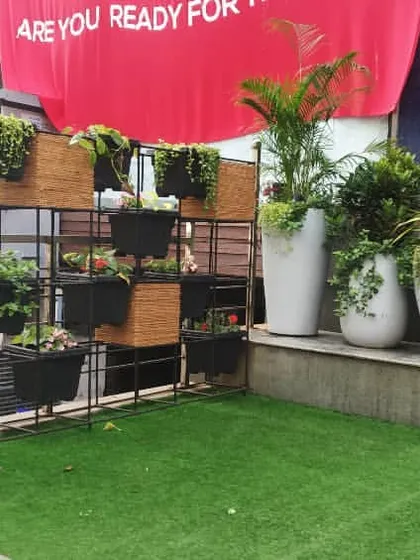 This installation shows how we can combine different elements. We paired a vertical planter wall with large standalone pots and a patch of artificial grass to create a complete, low-maintenance green corner for a commercial space.
