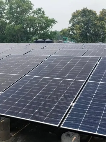This expansive 2 MW rooftop solar installation at a government facility in Bokaro, Jharkhand, showcases our expertise in large-scale commercial projects. We used high-efficiency 590 Wp TOPCon modules to maximize power generation and deliver long-term energy savings.