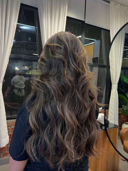 A beautiful example of lived-in color, with soft waves enhancing the subtle highlights and creating a full, textured look.