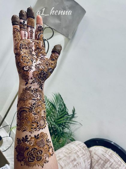 This Indo-Arabic design combines the open spaces of Arabic henna with the detailed fillers of Indian patterns.