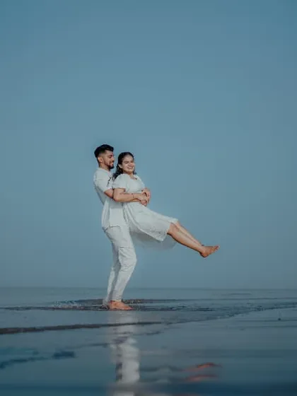 A playful and romantic moment captured on the beach at dusk. We encourage couples to be themselves, resulting in natural and joyful pre-wedding photos.