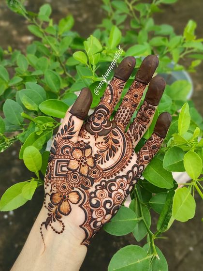 Bridal & Heavy Henna photo 35