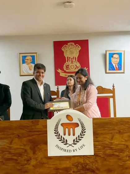 Receiving a memento from the faculty of Manipal University, Jaipur. I am grateful for their gracious invitation and hospitality.