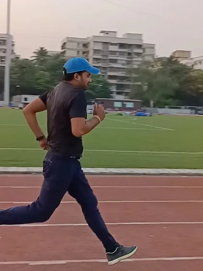 Training karte rahiye. Leading by example on the track.
