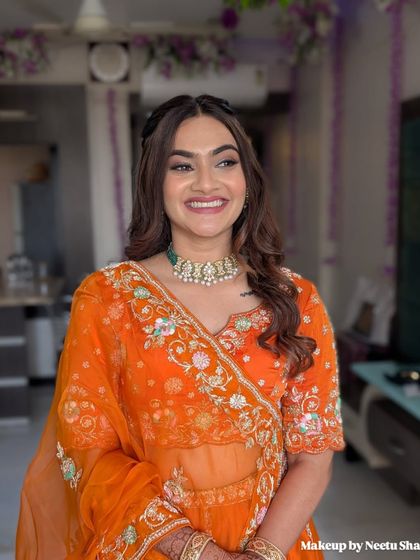 A bright and happy look for this wedding guest. The makeup is fresh and minimal, with a focus on her radiant smile and glowing skin.