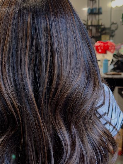 Rich tones, a seamless blend, and that perfect bounce. This is a dream hair makeover.