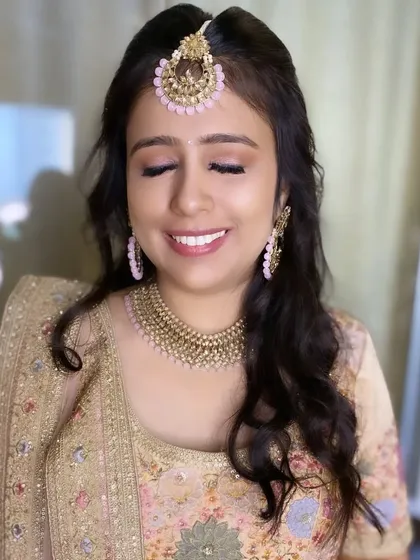 Her smile says it all. The soft glam makeup makes her feel confident and beautiful on her special day.