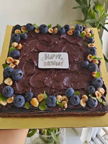 Everyone deserves a delicious cake. This one was a special request for a gluten-free, sugar-free, and dairy-free birthday celebration. I made a moist chocolate cake using almond and ragi flour, sweetened it with dates, and topped it with a sugar-free ganache, blueberries, and hazelnuts.