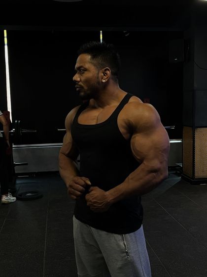 Never surrender without a battle. A side arm pose.