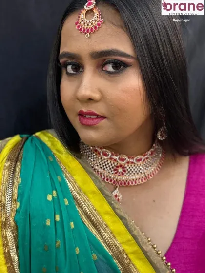 This direct look shows the power of well-defined eyes and brows in framing the face for a stunning reception appearance.