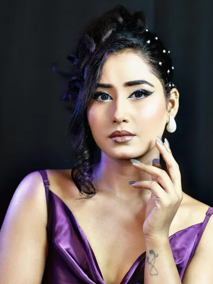 A close-up of the purple party look, showing the pearl hair details and the flawless makeup application.