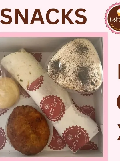 A snack box designed for dessert lovers, featuring a wrap alongside a tiramisu cup, a croquette, and a cookie for a sweet finish.
