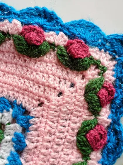 A detailed shot of the beautiful rosebud border. This special edging adds a delicate, three-dimensional finish to the blanket.
