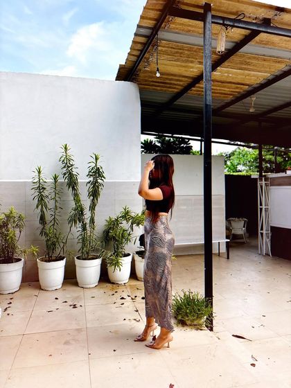 A casual OOTD featuring a brown crop top and a zebra-print satin skirt from Zara. This is a perfect example of an effortlessly chic daytime look.