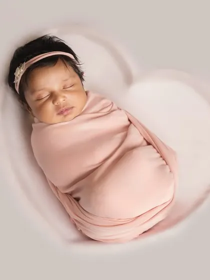 Your love, perfectly wrapped. This simple, heart-shaped pose is one of my signature newborn shots, symbolizing the immense love that surrounds your new baby from their very first days.