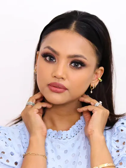 Perfect makeup, perfect mood, perfect day. This look features a classic smokey eye and a matte pink lip, a versatile combination for any occasion.