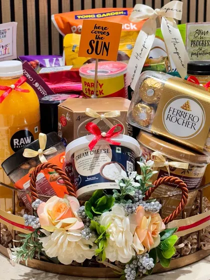I was thrilled to create this special gourmet hamper for a world-class brand like Qatar Airways. It’s packed with premium goodies like Raw Pressery juice, Ferrero Rocher, and fine cheeses, all curated to deliver a first-class experience.