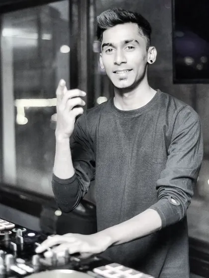 A smile and good vibes behind the console. My purpose is to lift your spirits and get you moving. I bring a positive and friendly energy to every house party, corporate event, or family function.