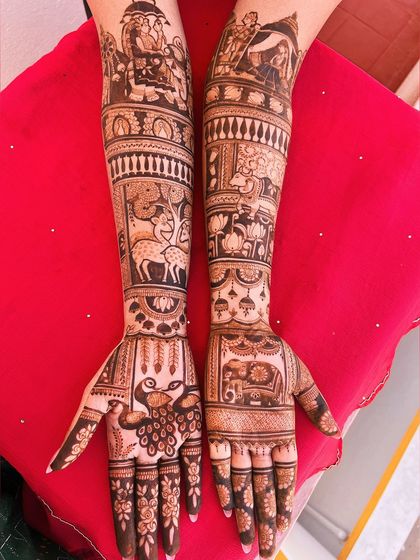 This design is a testament to the power of artistic freedom. The bride gave me the liberty to explore, resulting in this stunning composition of deer, cattle, and wedding procession scenes.