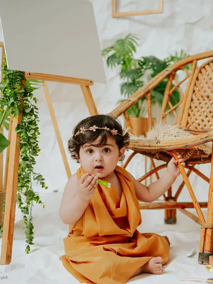 Exploring her art supplies with curiosity. This session was all about letting her play and capturing her natural expressions.