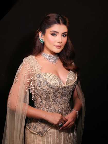 This glam is not for the faint of heart. A bronzed, perfected makeup look with just the right amount of shimmer and shine, paired with a breathtaking Tarun Tahiliani couture gown.