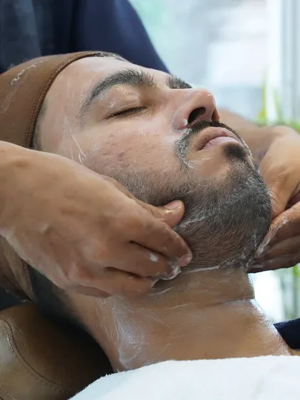 Experience the art of the perfect shave. I blend precision, luxury, and care for a grooming ritual that leaves you feeling refreshed and razor sharp.