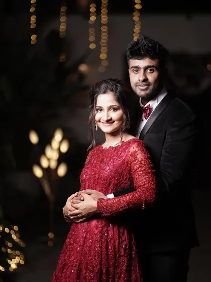 A dreamy reception look for Monica and her partner. For her, I created a glamorous style with a sparkling red gown, complemented by a soft smokey eye and elegant hair, perfect for a night of celebration.