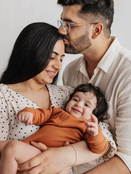 A beautiful family portrait showing a father's gentle kiss. I focus on capturing these small gestures of love that tell a big story.