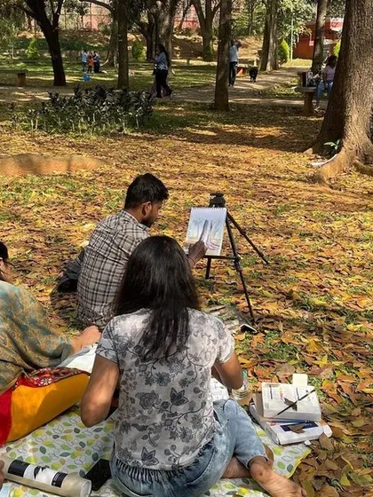 A gathering amidst nature. Our outdoor painting sessions are a chance to get away from the hustle, dedicate art to nature, and get inspired by its generosity.