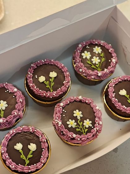 Another shot of the floral cupcake box, ready to be delivered. These are perfect for birthdays, thank you gifts, or just because.