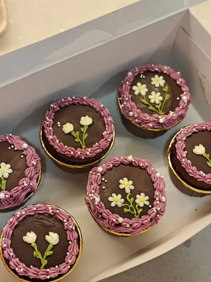 Another shot of the floral cupcake box, ready to be delivered. These are perfect for birthdays, thank you gifts, or just because.