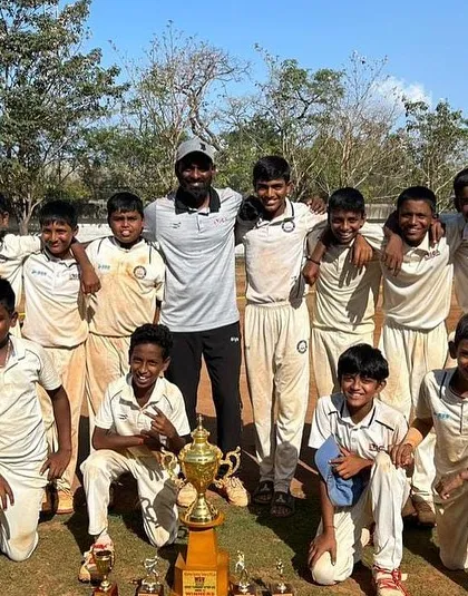 The full squad of our MSV Cup U-13 winning team with their coach.