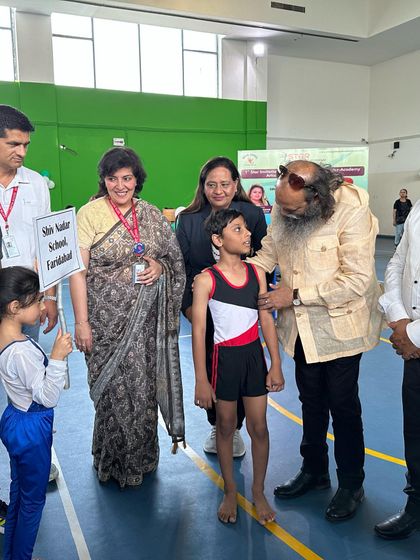 A moment of encouragement for my student at the 1st Star Invitational Inter-School Championship. It is important for them to meet experienced people in the world of sports.
