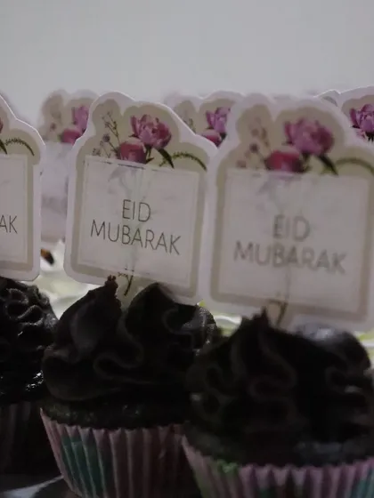 A slightly different angle of the Eid cupcakes, showing the detail in the floral toppers.