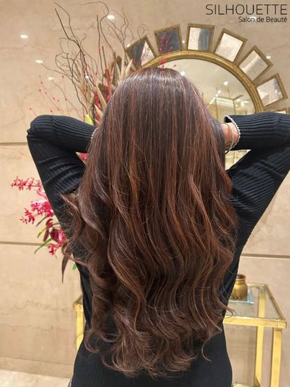 A symphony of caramel and copper hues. Our internationally trained experts weave warmth and sophistication into the hair, creating a true work of art.