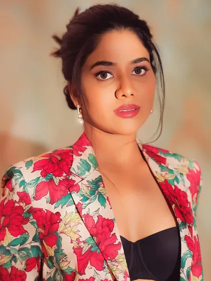A direct and powerful portrait of Karunya. Her makeup is clean and striking, with a focus on her beautiful eyes.