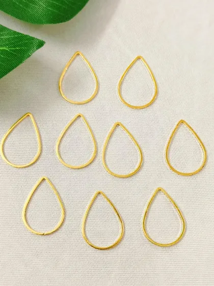 For those who love variety, our teardrop-shaped thin bezels are a beautiful option. Their elegant shape is ideal for making delicate earrings and pendants.