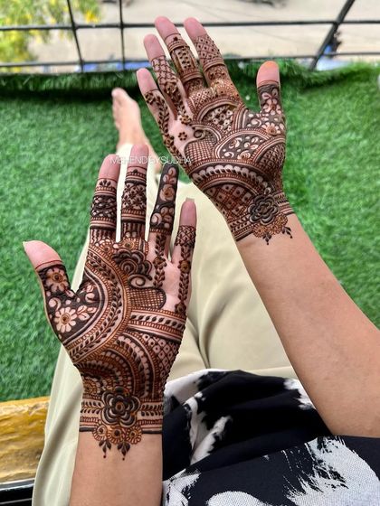 Another beautiful recreation of an Indo-Arabic design, showing how different elements can be combined to create a unique and flowing pattern.