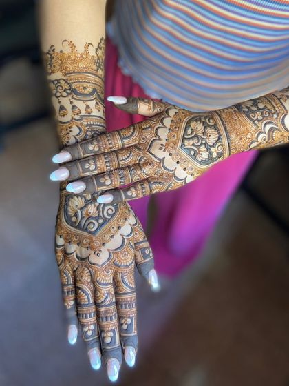 Detailed Back of Hand Designs photo 4