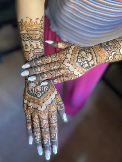 A beautiful back-hand design that combines traditional motifs with a modern, spaced-out placement.