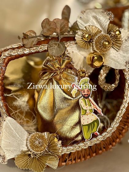 Celebrate the warmth of Lohri with luxury. This golden-themed basket is elegantly decorated and perfect for making your festive moments unforgettable.