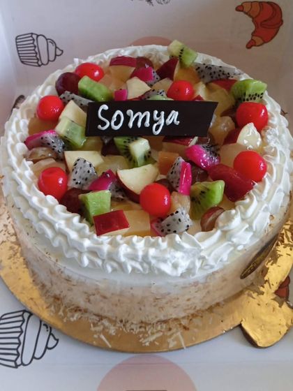 Our Fresh Fruit Custard cake is loaded with a variety of seasonal fruits like kiwi, apple, dragon fruit, and cherries. It's a light, refreshing, and healthy-ish option.