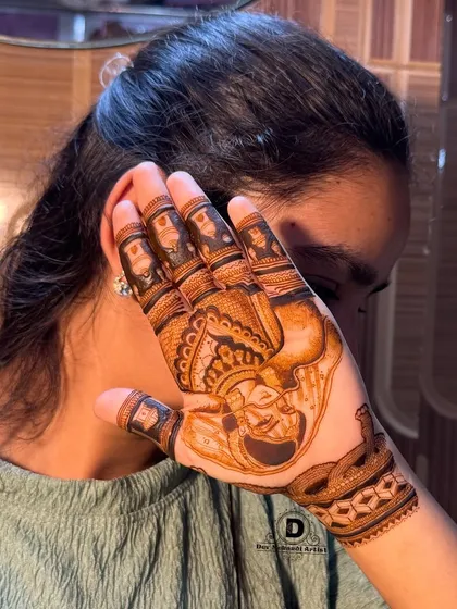 A close-up of a portrait design on the palm. We offer a free one-hand demo so you can see our skill and the quality of our organic henna for yourself.